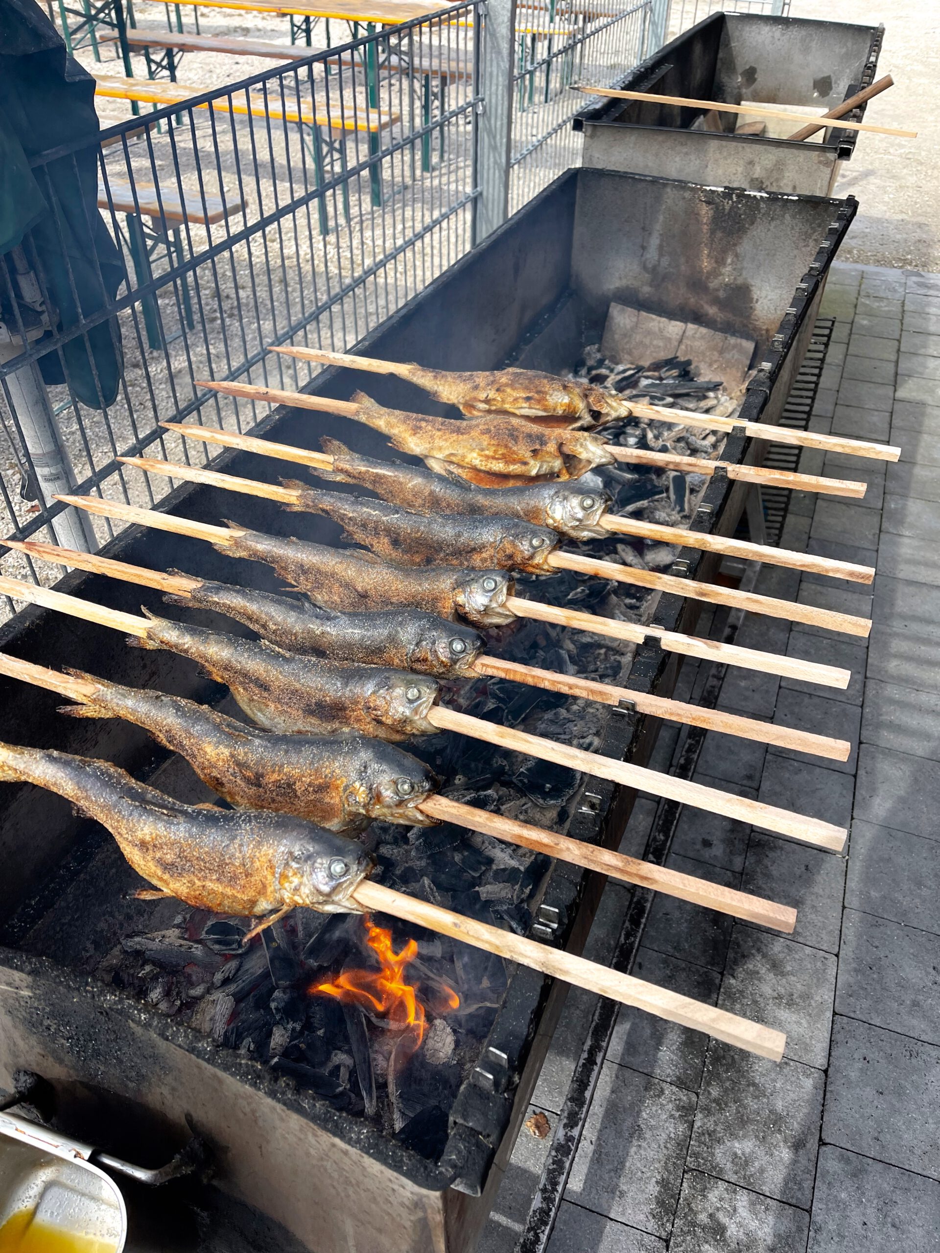 Leckerer Steckerlfisch an der Fischhütte Reiter in Prien Osternach